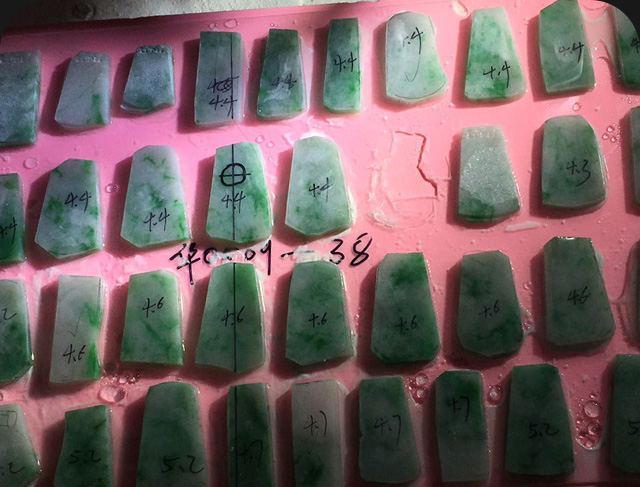 什么玉雕工具能在玉石上雕刻图案刻字_数控玉雕